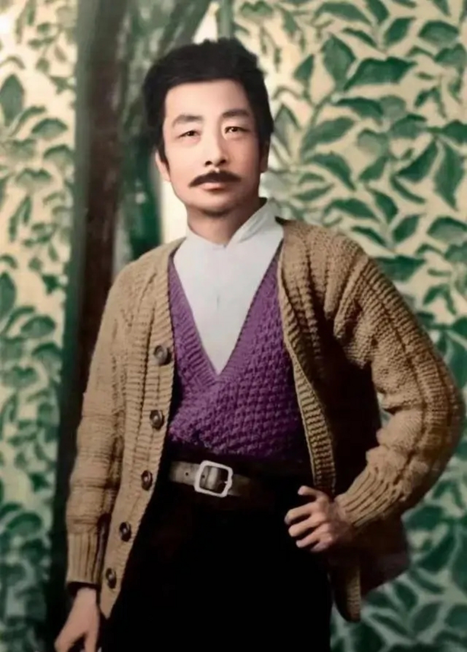 1927年10月,鲁迅先生与妻子许广平,与弟弟周建人,林语堂的一张珍贵