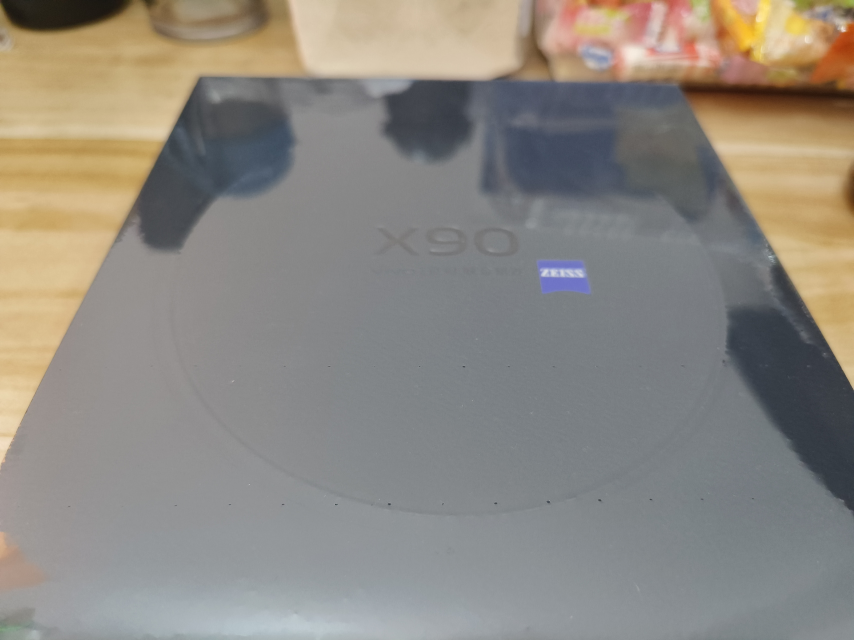 出一台x90 8 256 冰蓝色 全新未拆封,加赠一个xe160耳机 可开发票