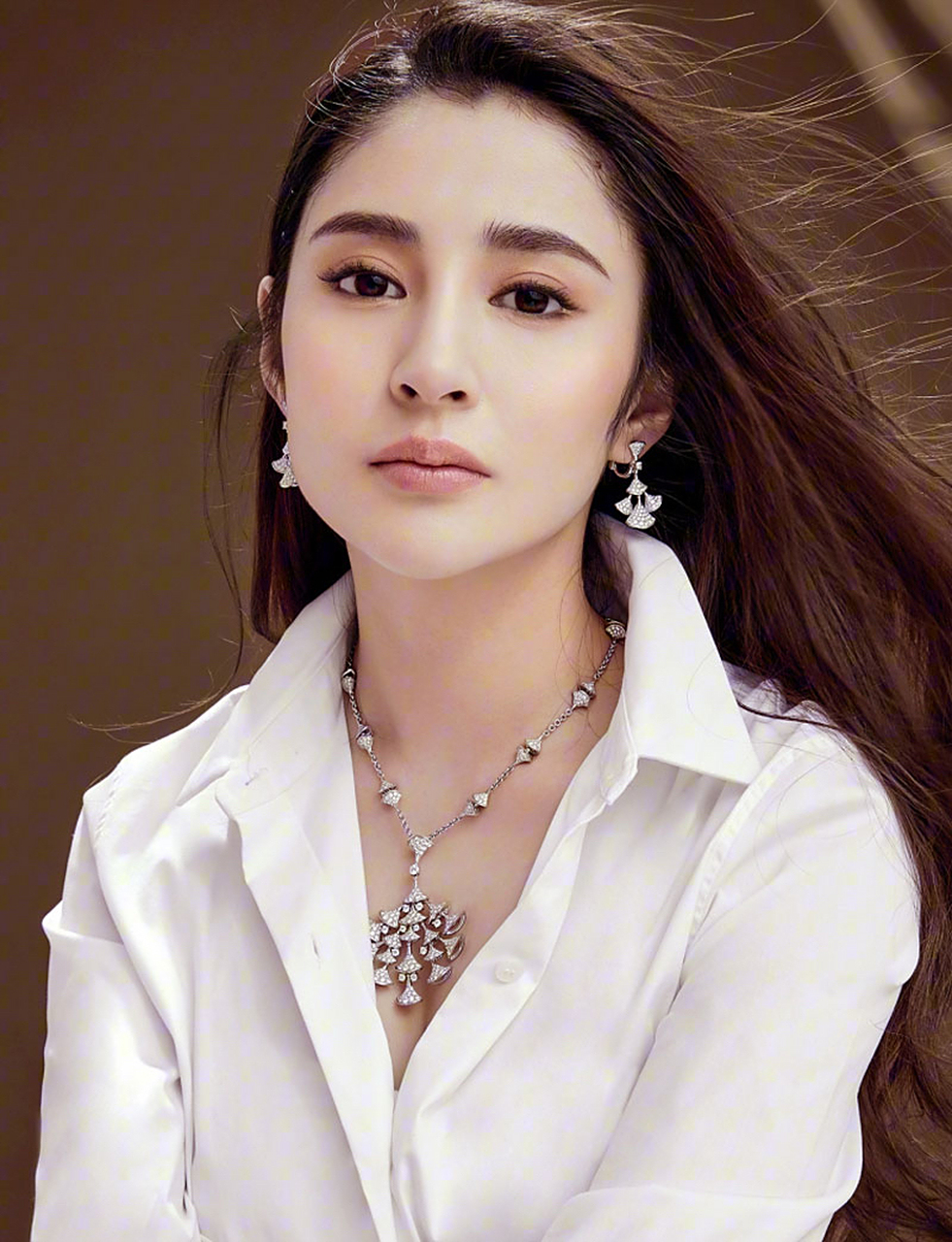 原名李真,1990年4月10日出生于陕西省西安市,中国内地影视女演员