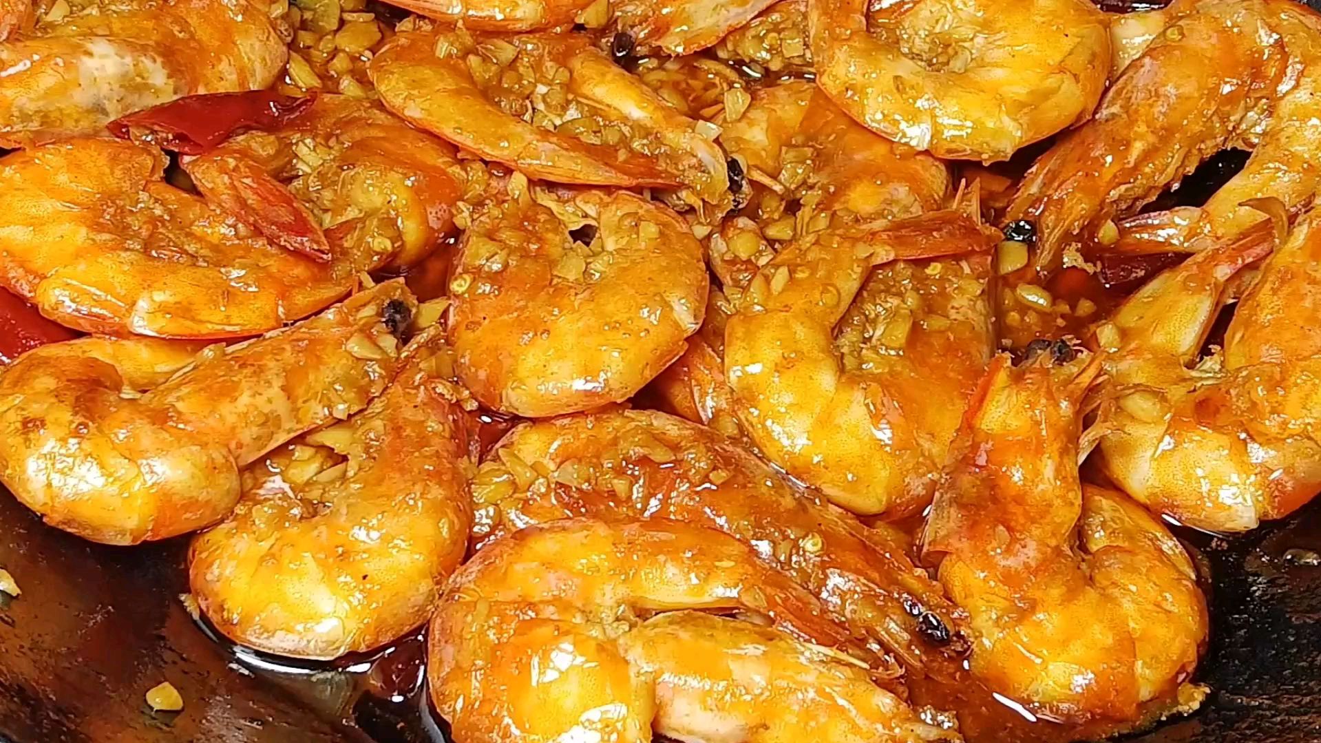 蒜蓉大虾最好吃的做法,蒜香入味,吃着过瘾
