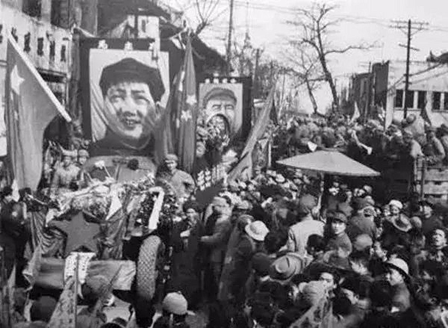 1949年,成都,解放军进城的场景.