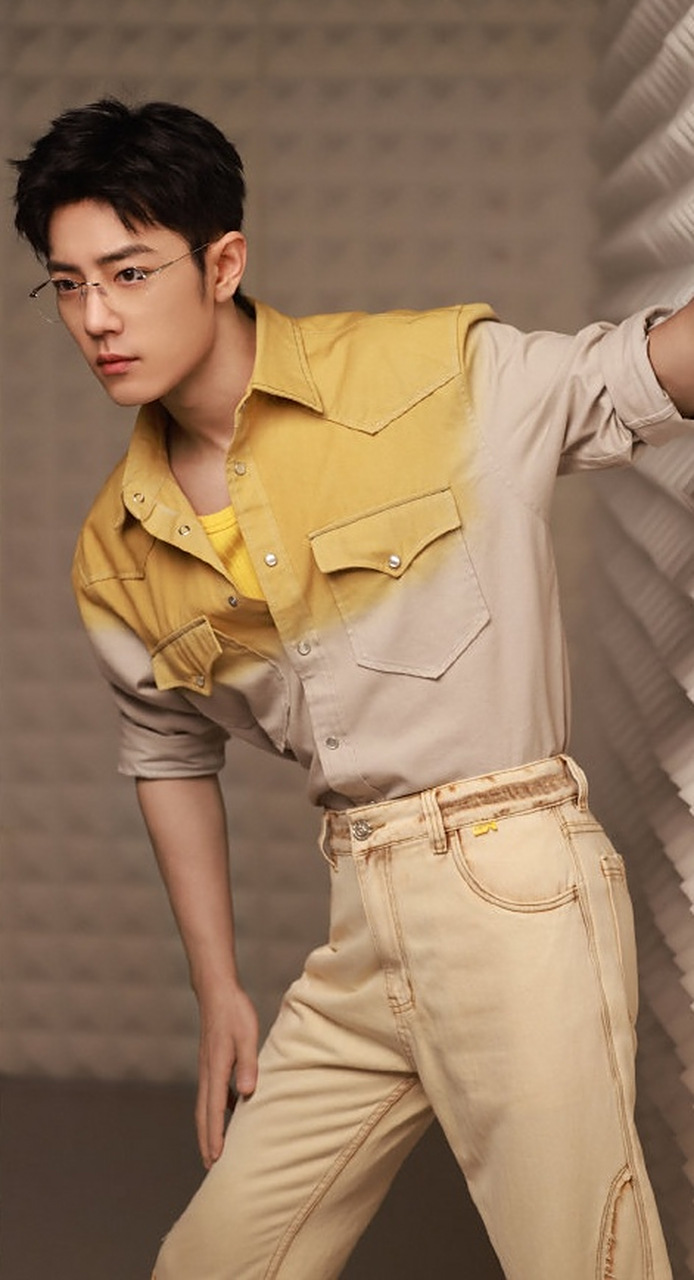 肖战工作室好会藏,这组肖战戴眼镜的照片真的太迷人了,肖战和我们心心