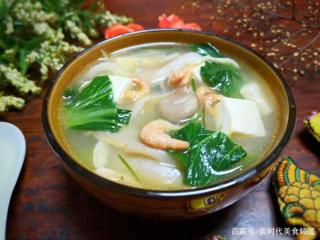 比肉汤还要好喝的一款蔬菜汤,口感清淡不油腻,营养健康又好喝!