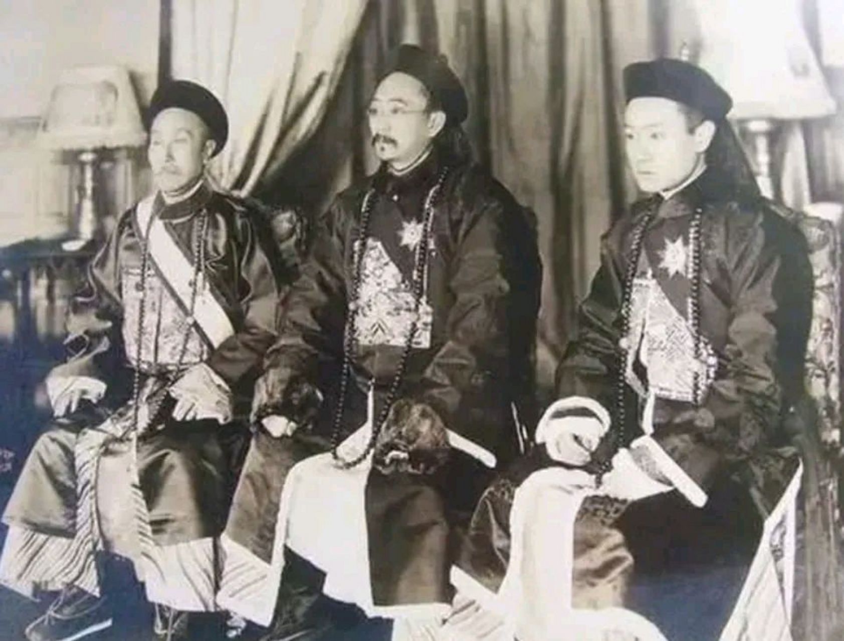 1906年,爱新觉罗·载搏被封为镇国将军