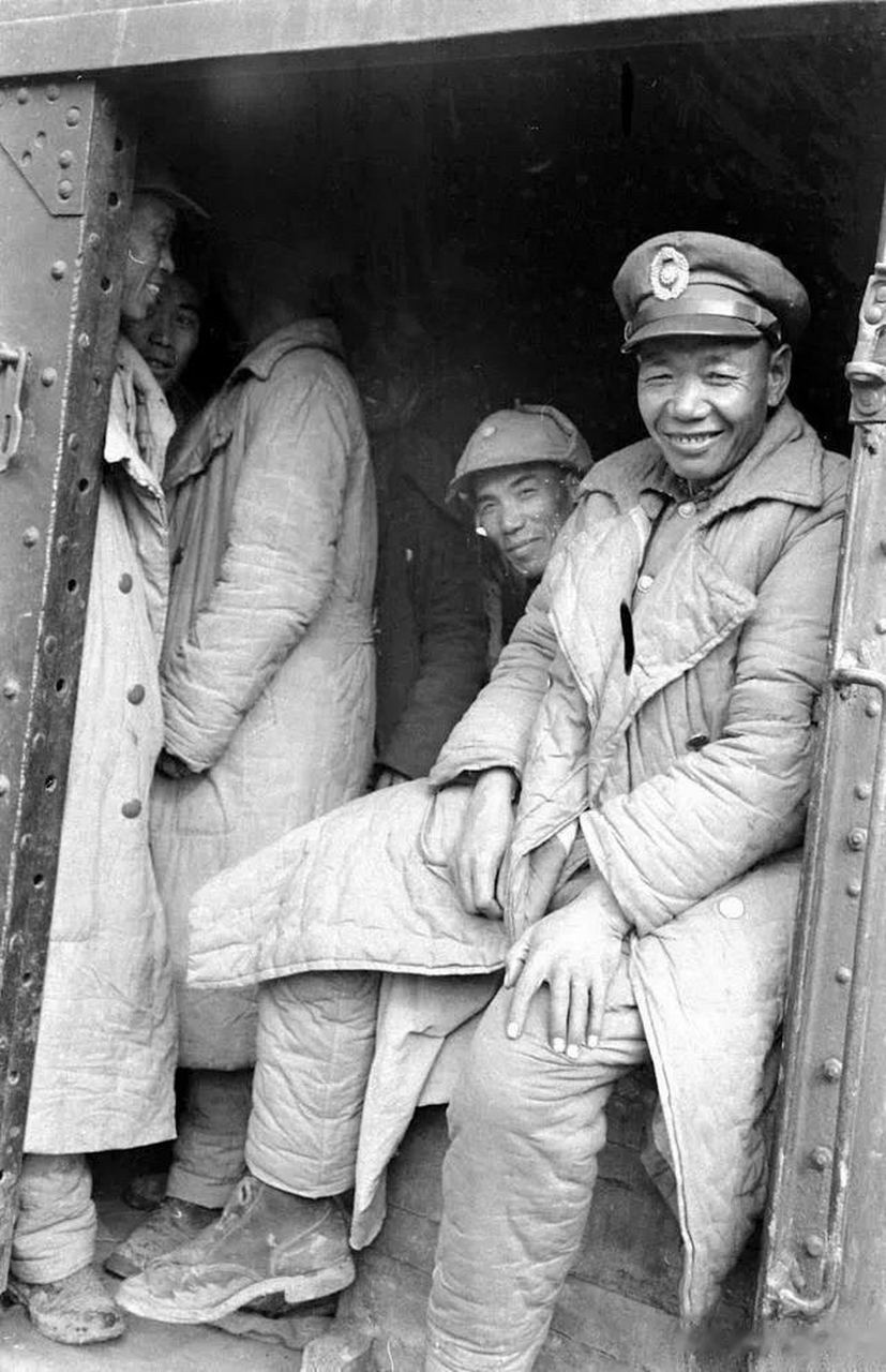 解放战争时期国军士兵老照片,和影视剧中塑造的亮丽光鲜形象差远了!