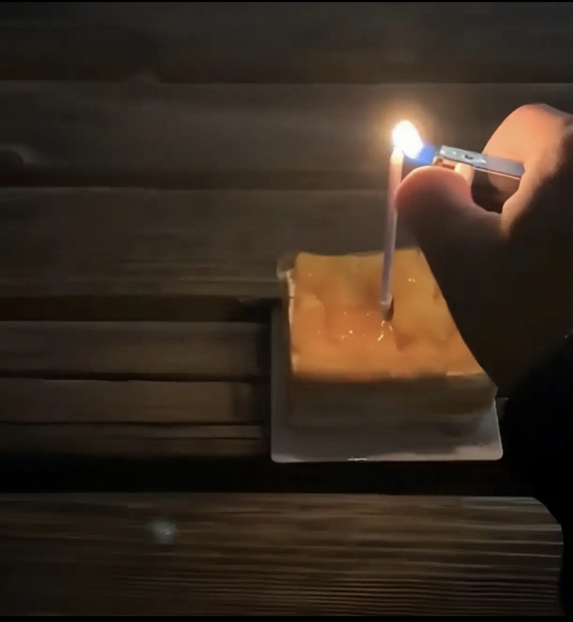 一个人过生日,一个人许愿,一个人走夜路