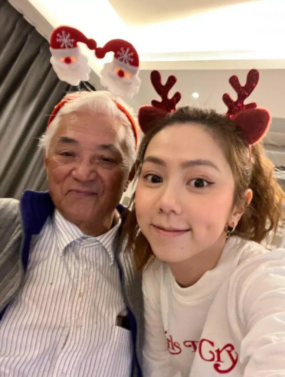 1月17日,知名艺人邓紫棋通过社交平台发布动态,透露了外公去世的消息.