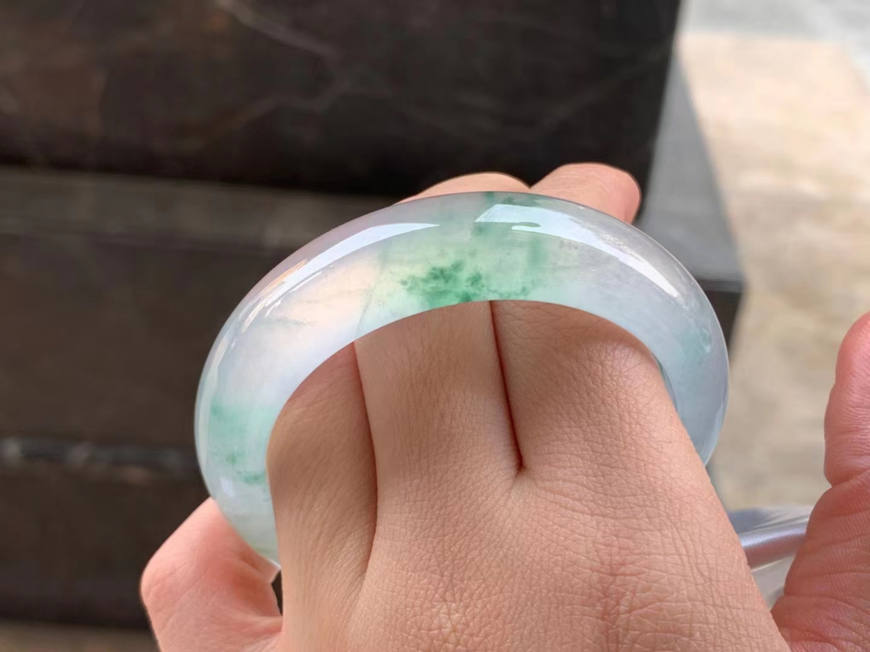 高冰飘绿花正圈手镯 老坑种高冰飘绿花手镯,这个手镯,是多少人都想要