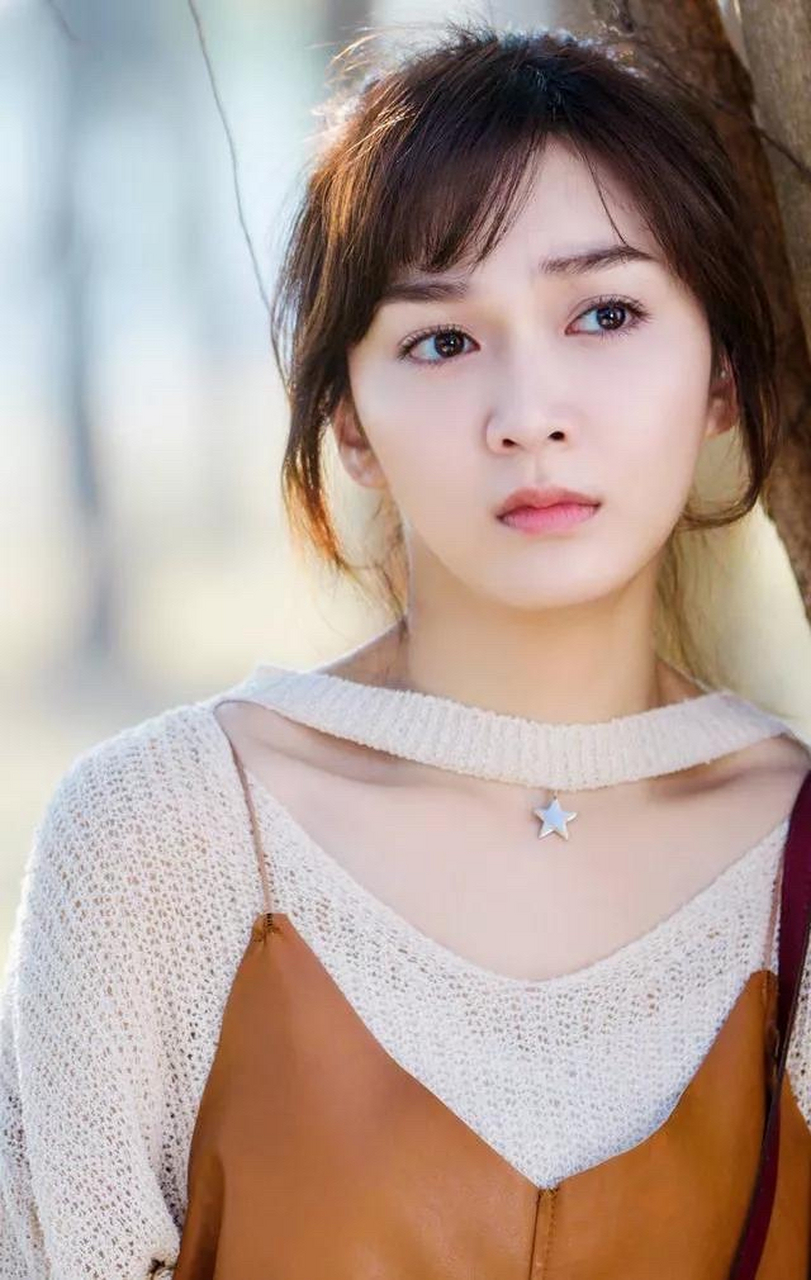 潘之琳,1989年9月5日出生于上海市长宁区,中国内地