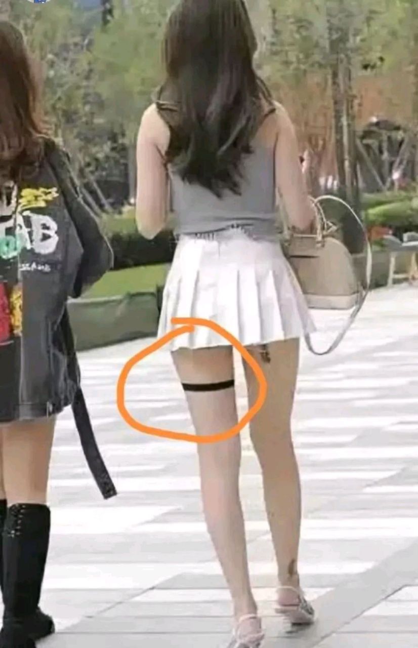一直很好奇,大腿上绑着一个黑色带子是干嘛的?不知道有知道的没有?