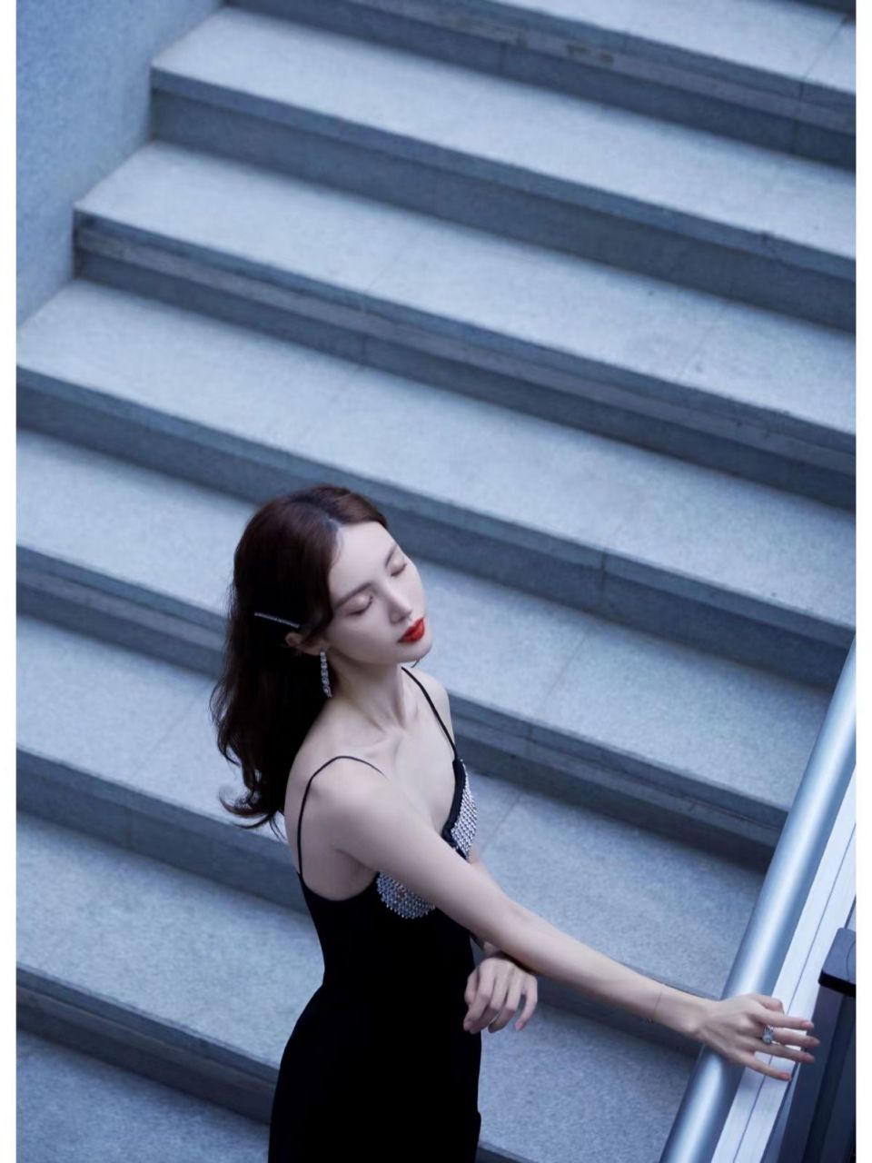 小鬼喜欢鲁芳岐,吴宣仪这种女孩子的类型,就是喜欢这种类型,没别的