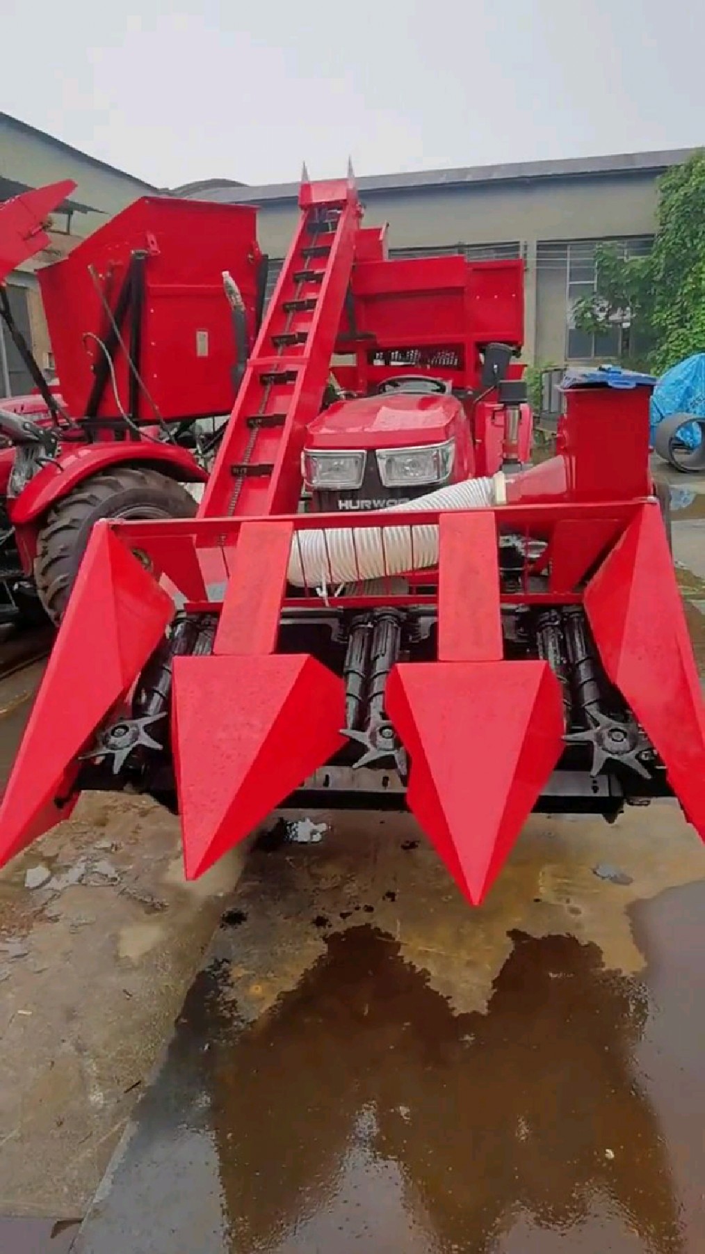 小型拖拉机带三行背负式玉米收割机-度小视