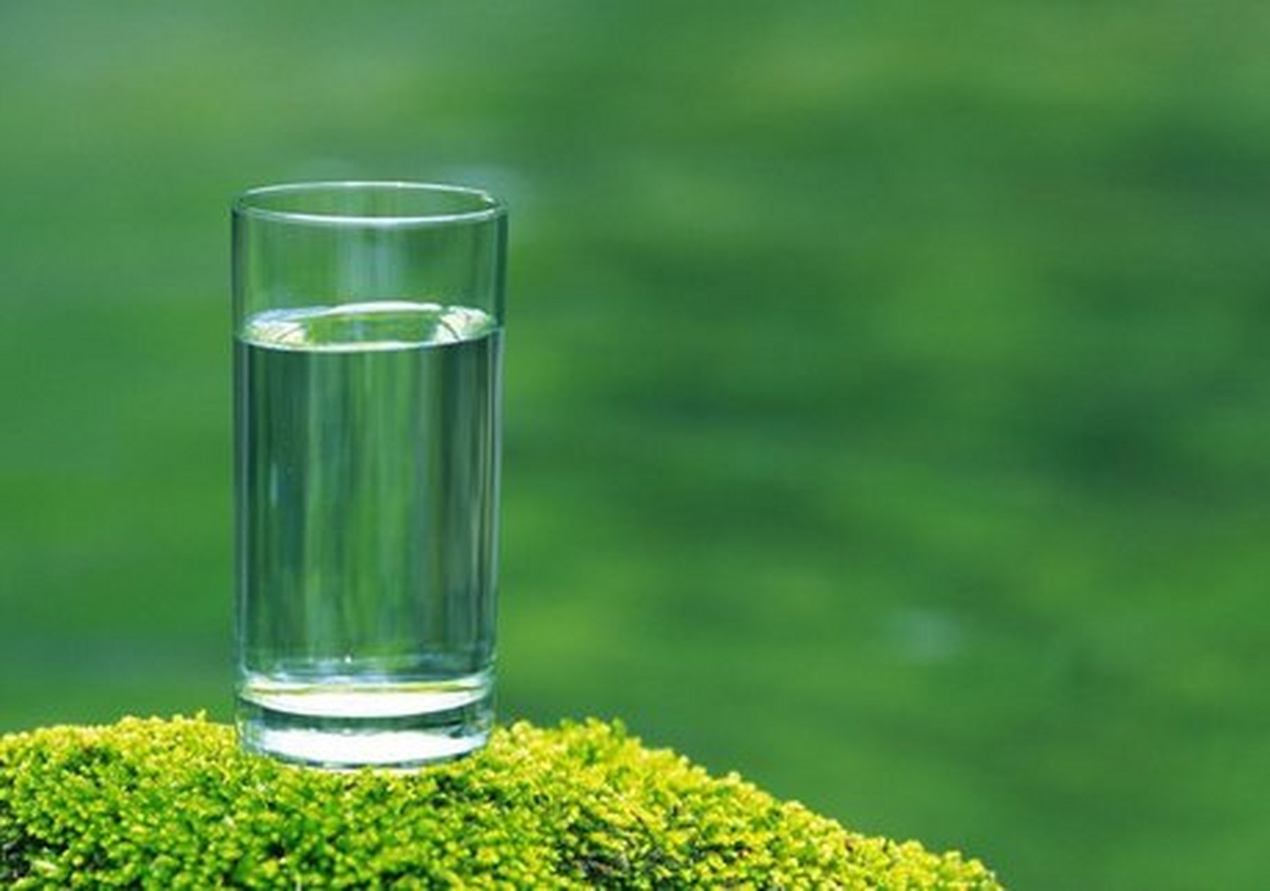 人生就像一杯清水,纯粹透彻,干净简单,虽然有时枯燥乏味,但是一直在