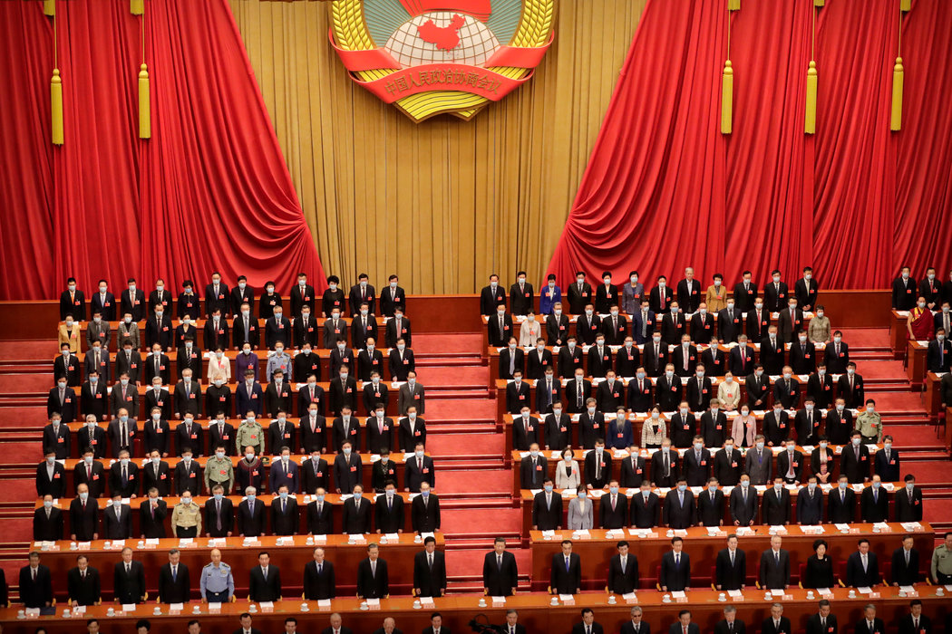周四,中国领导人和政协委员们在政协会议上。