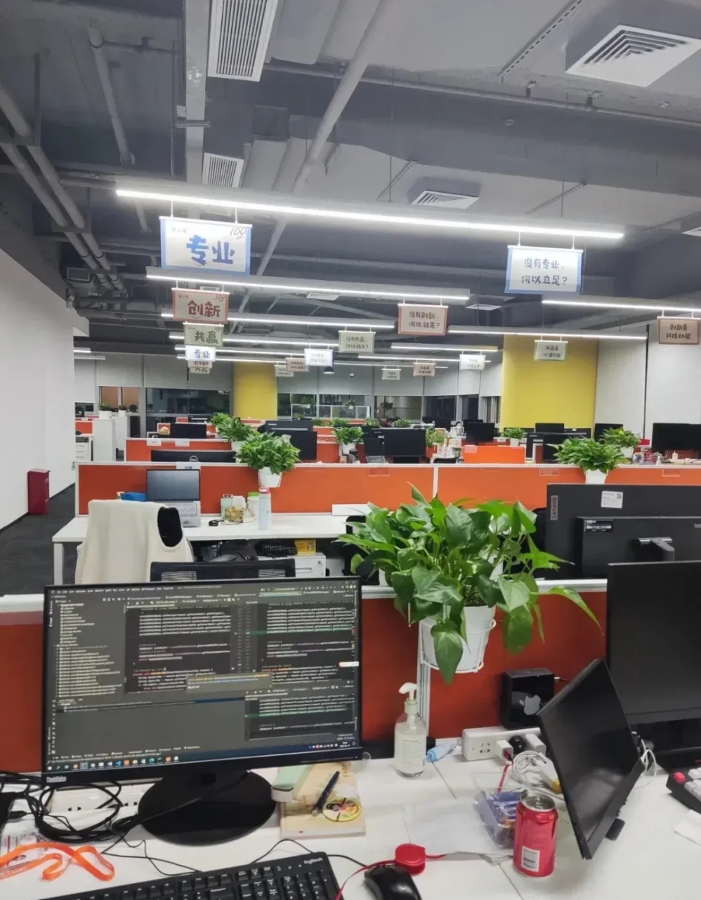 晚上和师兄聊天,才知道去年年底他就跳槽去了西安一家外企,每天朝九晚