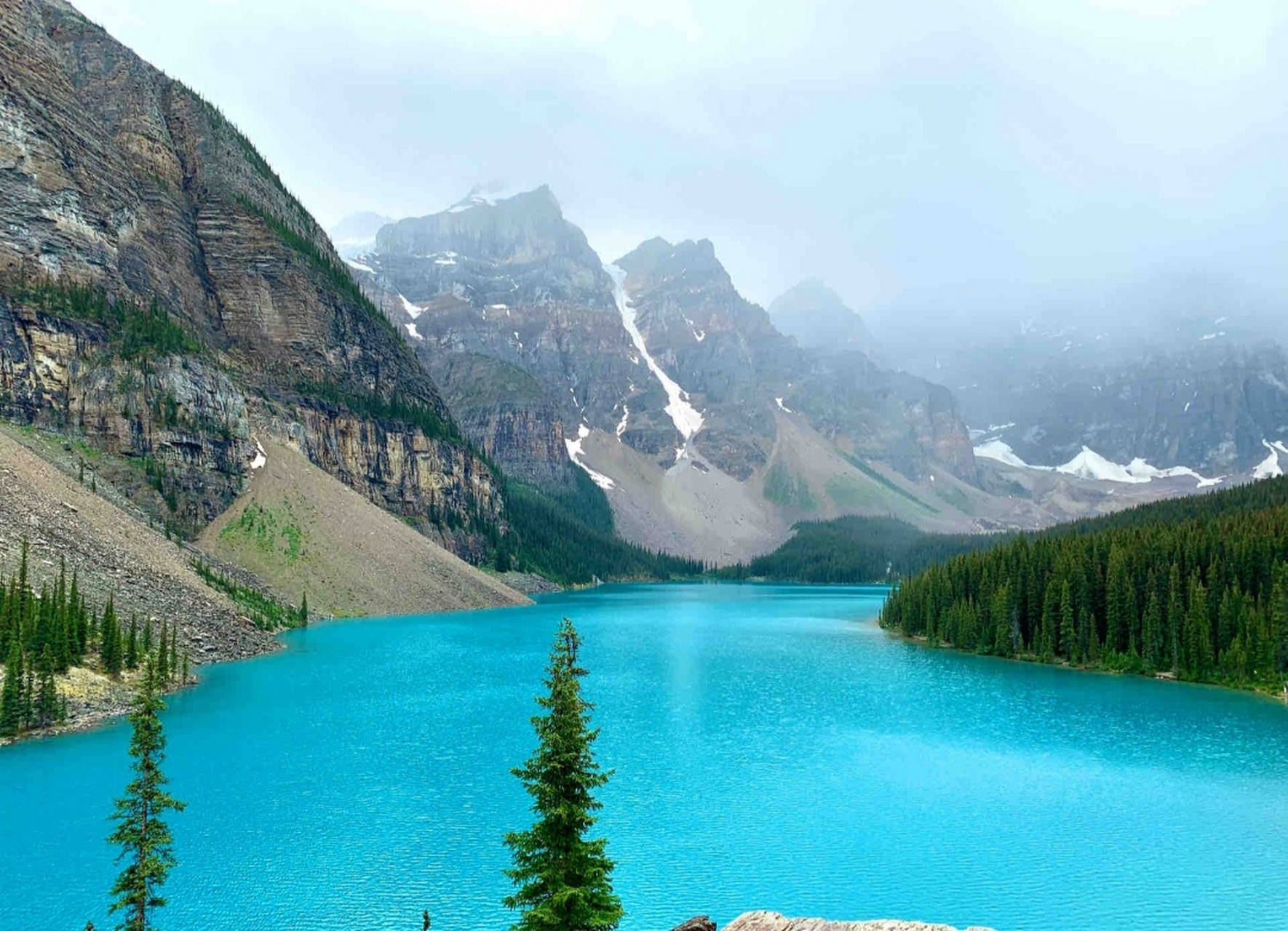 加拿大班夫的梦莲湖,一直是零度所以才有了冰水混合物,是不是很想去