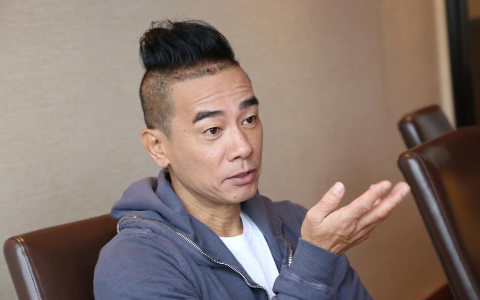 陈小春近照曝光,穿着朴素似路人,被网友吐槽:太显老!