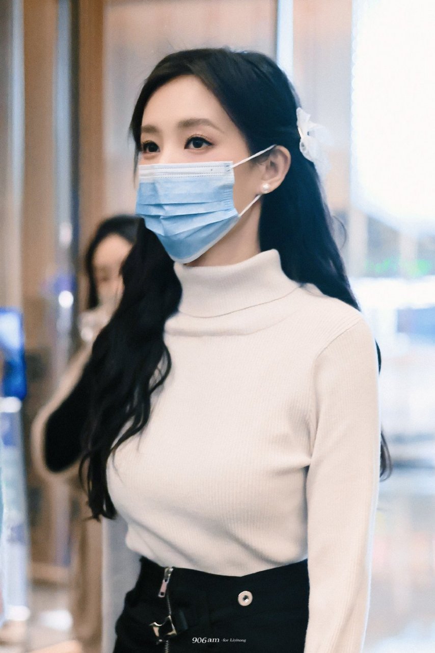 戴口罩的李一桐好温柔啊!