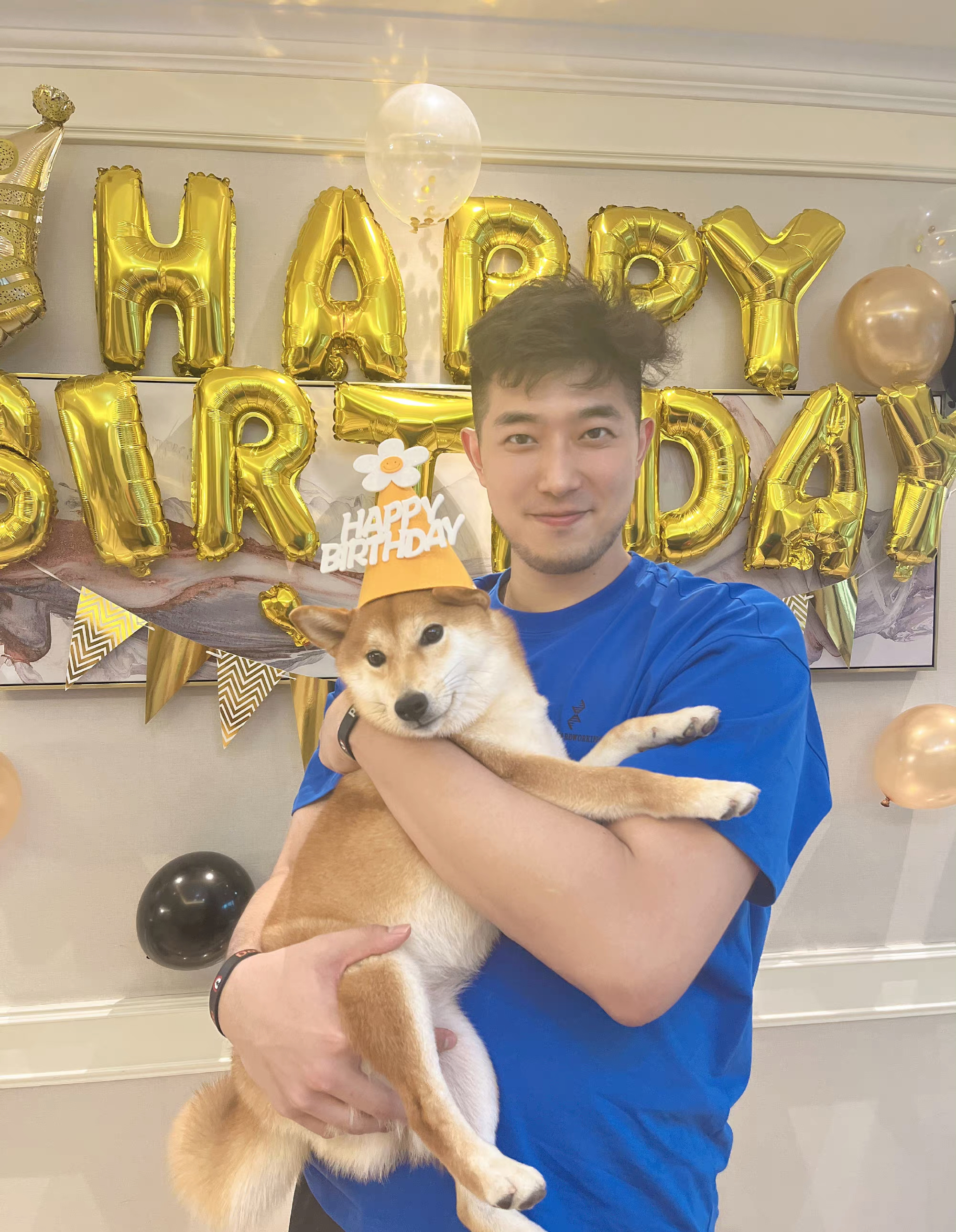 张常宁吴冠希给爱犬庆生场面隆重,网友:这只狗子太幸福啦