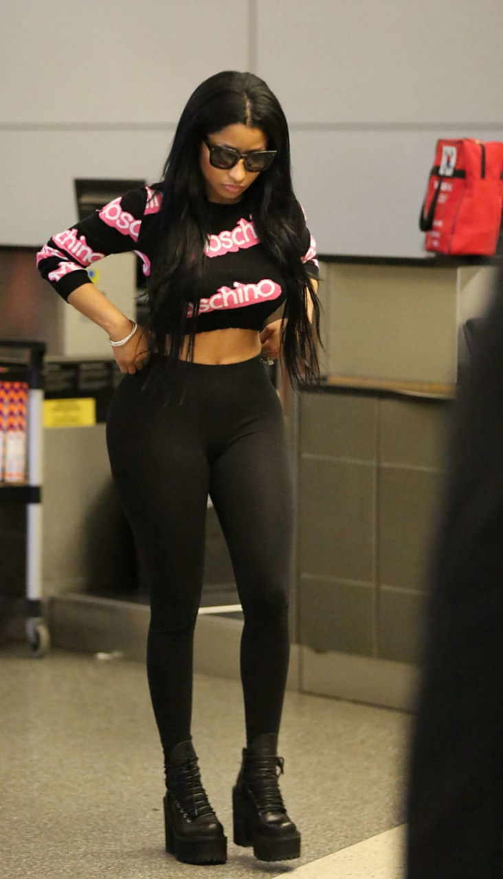 美国歌手"麻辣鸡"妮琪·米娜(nicki minaj)(b).