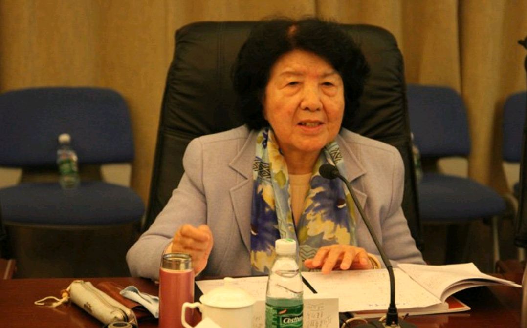 她是新中国成立以来第一位女省委书记——万绍芬