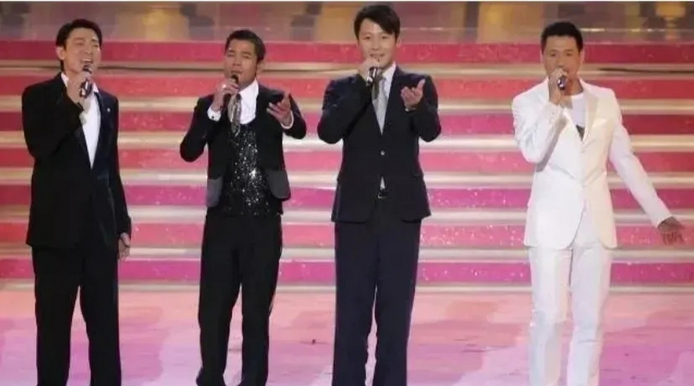 周润发自曝182cm,所以黎明有多高?  目测黎明178cm左右.