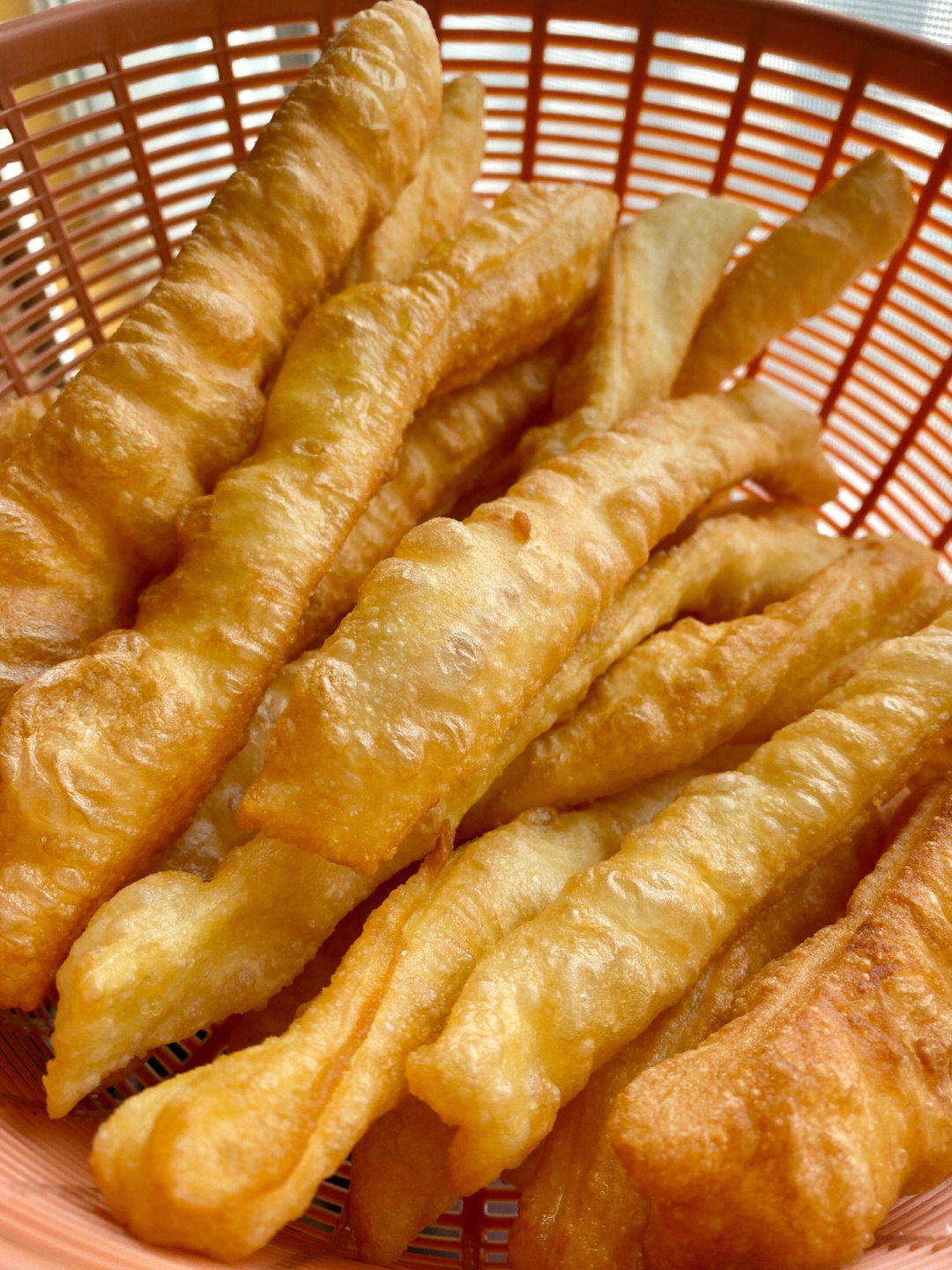 炸油条[emoji]1f60b[/emoji]|||从小爷爷就骑车带着去赶个早市,喝碗胡