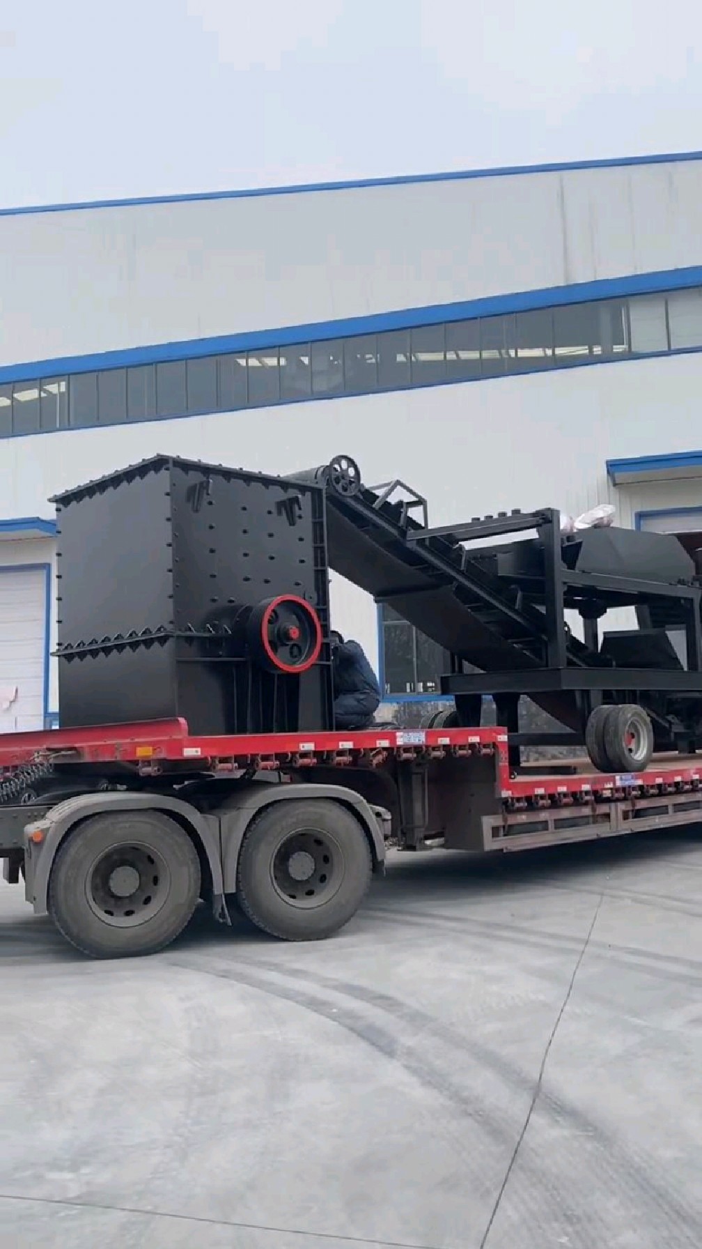 方箱式破碎机发货现场,移动式方箱破破碎机一体机,方箱破制砂机设备