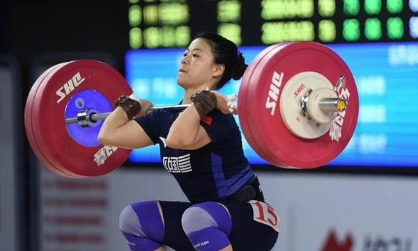 中国力量!女举全锦赛落幕,小将李雯雯夺冠后一举动令人泪目