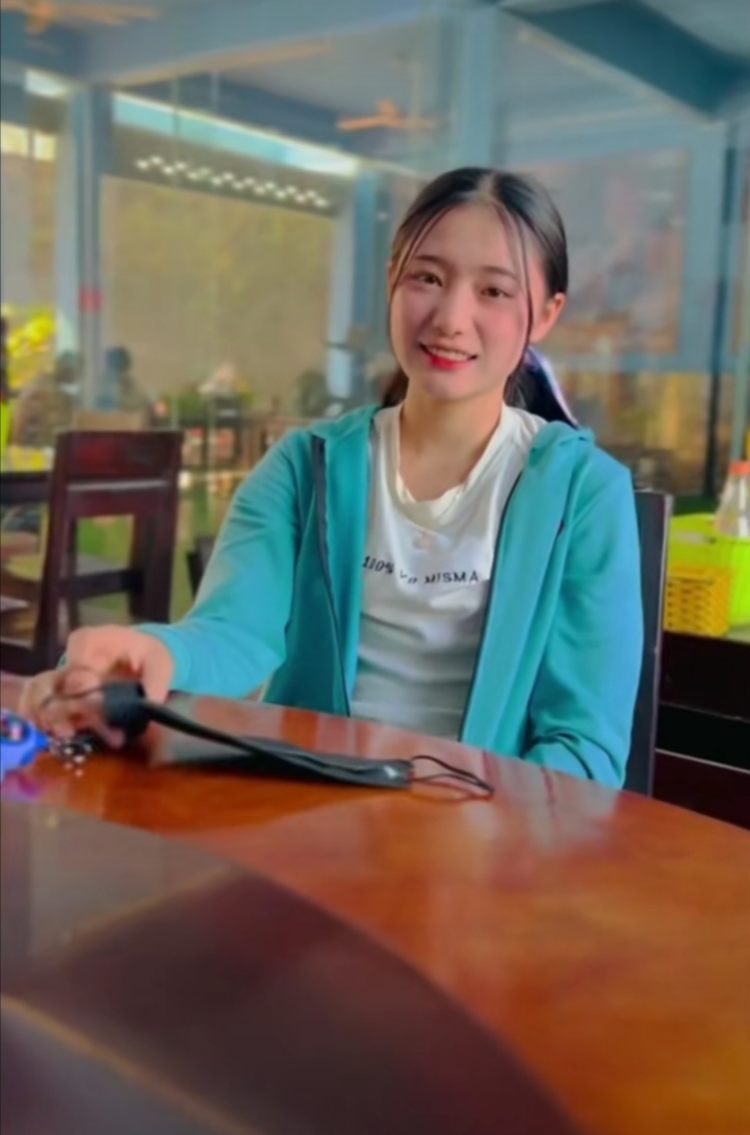 老挝阿哭姑娘现状曝光,爆红后被父母卖去跳擦边舞谋生