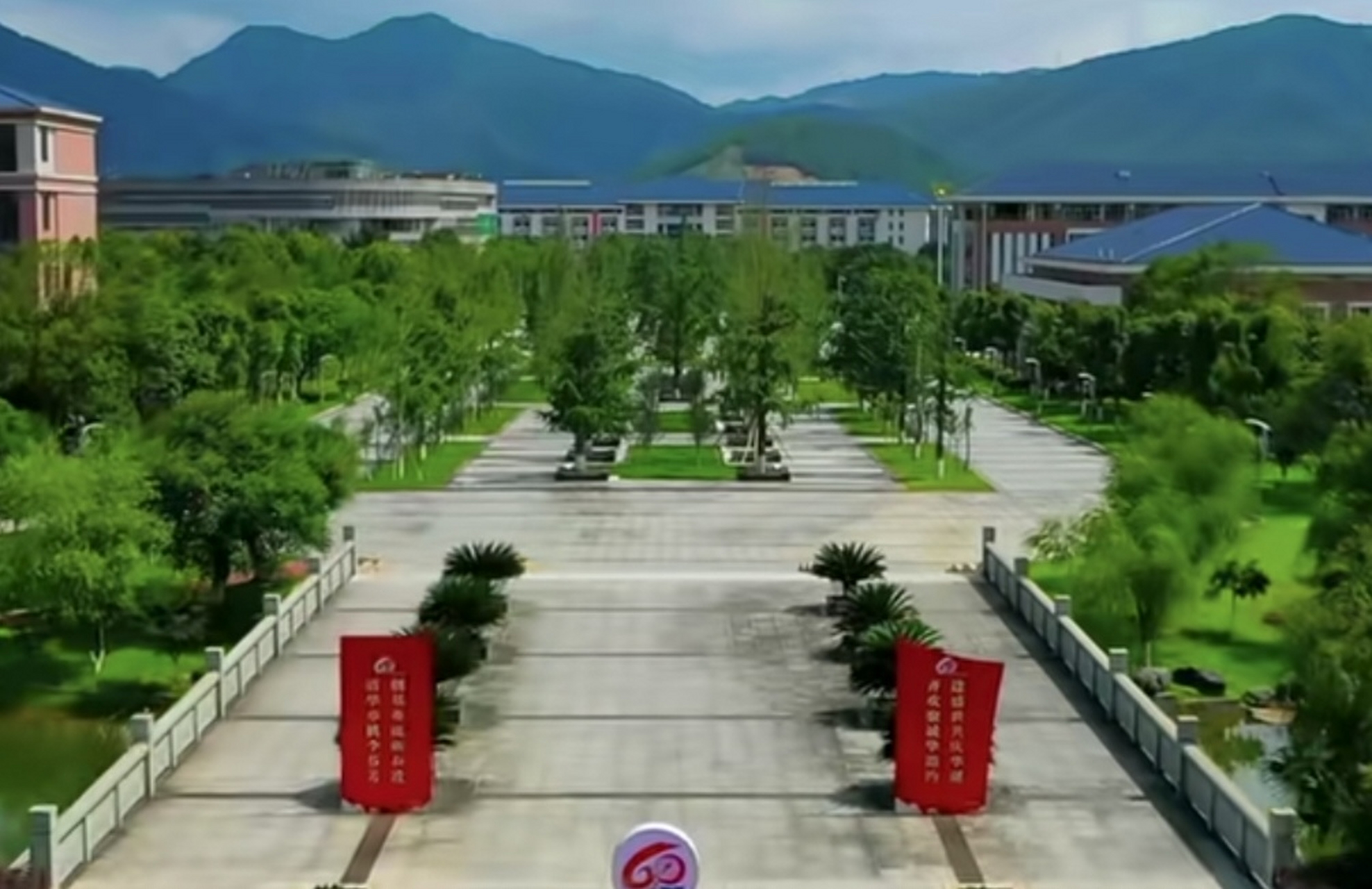 张雪峰推荐黑马学院桂电,广西你真牛  张雪峰:带电子科技大学的放心