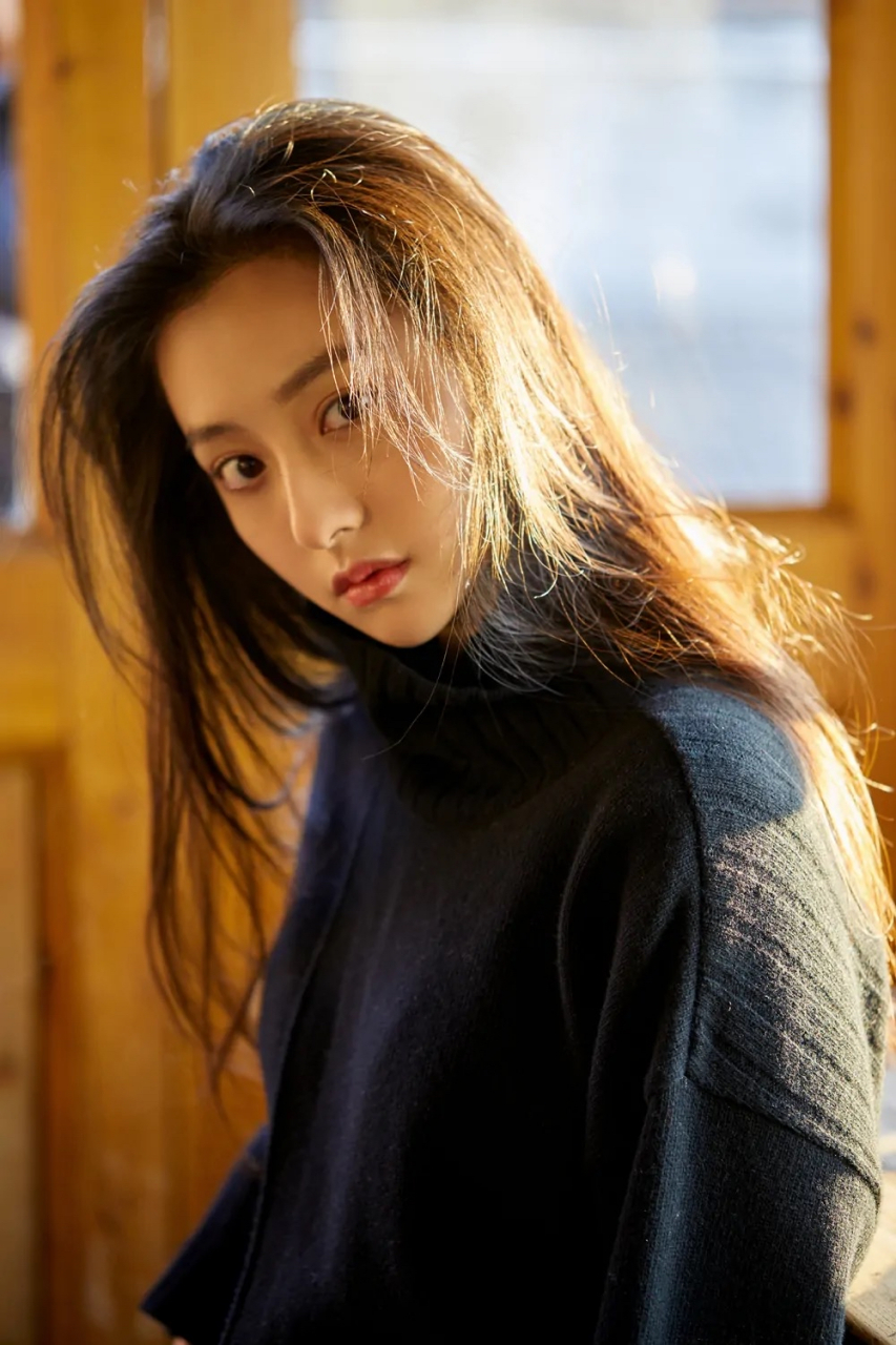 胡连馨,2000年9月4日出生于广东省深圳市,中国内地影视女演员,毕业于