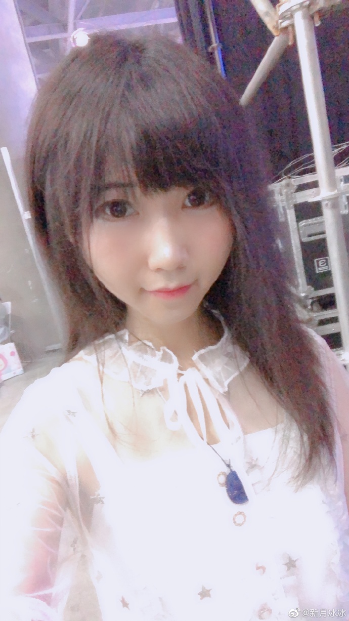 新月冰冰