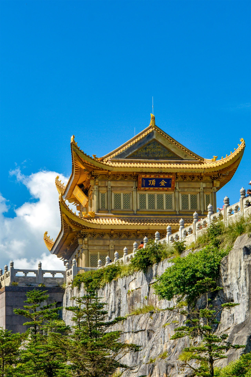 10月1日8:50,峨眉山景区今日发往雷洞坪车站(金顶)的观光车票已售罄.