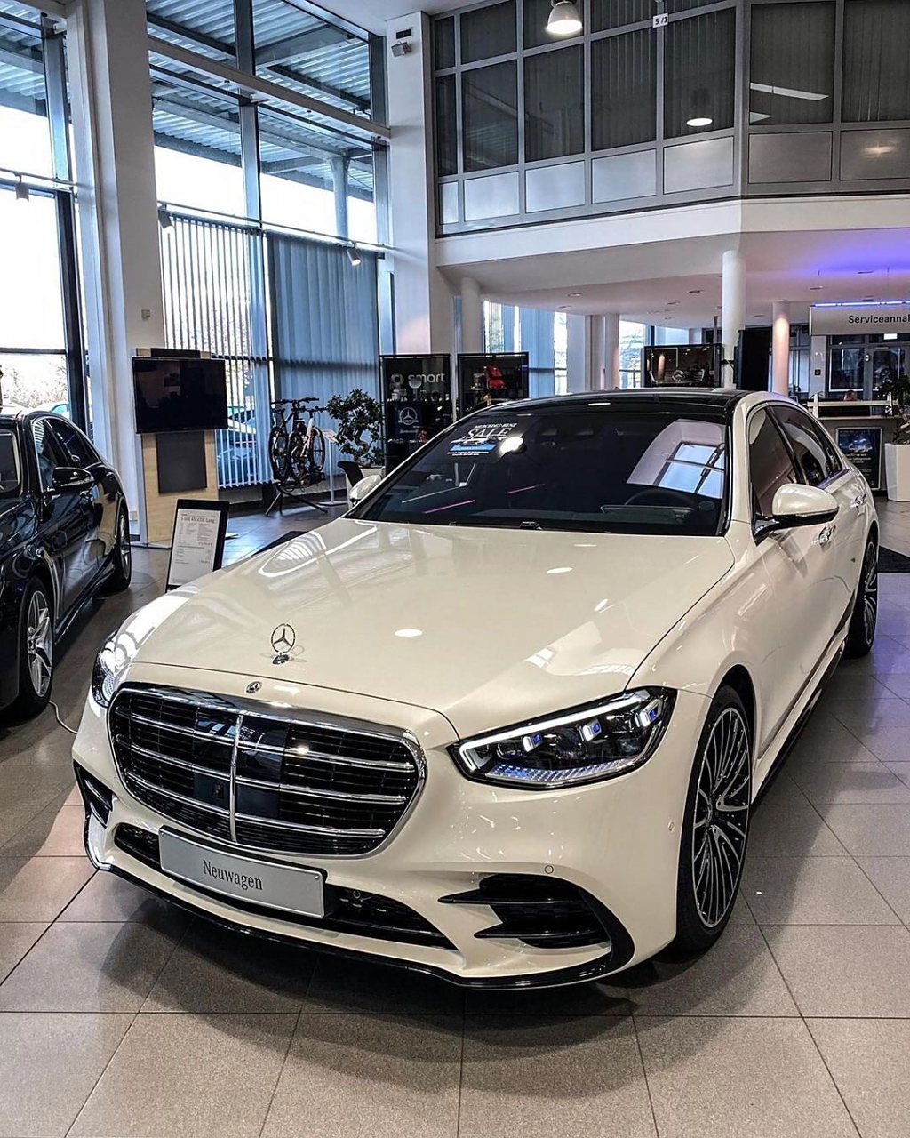 假如给你200万,会不会考虑白外黑内的奔驰s5004matic,.小高侃车