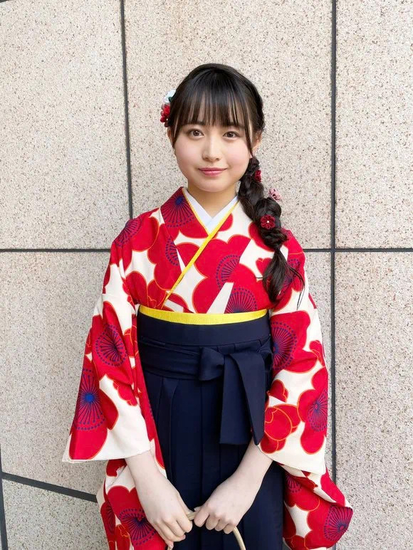 格丽乔奥特曼人间体凑朝阳毕业了,网友:什么时候拍电影啊!