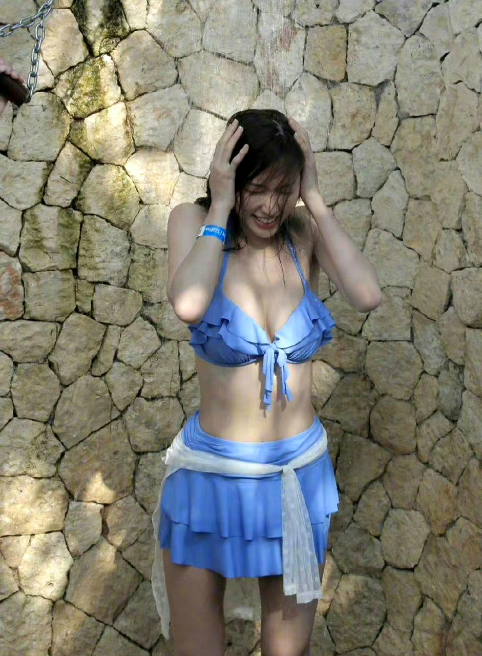 林志玲泳装照,40多岁的林志玲身材保持的真好啊!