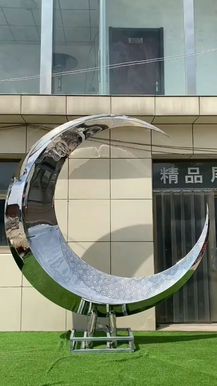 不锈钢镜面月亮雕塑厂家