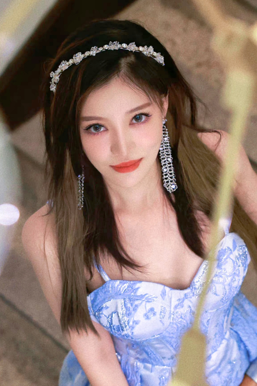 美女歌手陆翊