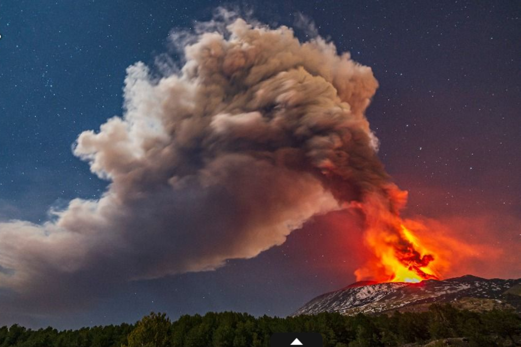 意大利西西里岛昨日大规模火山爆发,灰烟窜10公里高