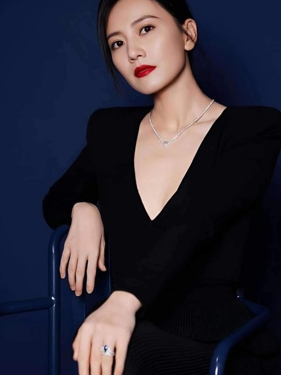 看高圆圆清新靓丽,自然随性,温柔甜美,端庄优雅,自信迷人!