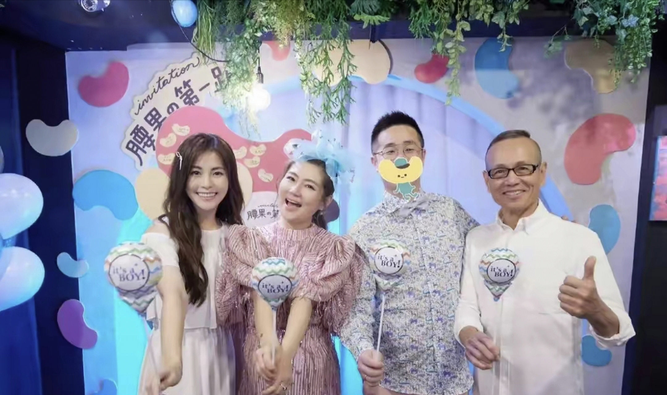 selina的小七岁男友小徐的长相让人意外,算不上好看,甚至有点丑,被指