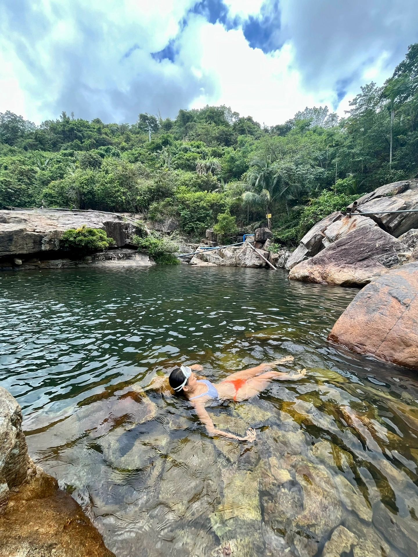 泡泡水晒晒太阳,日月湾仙女潭