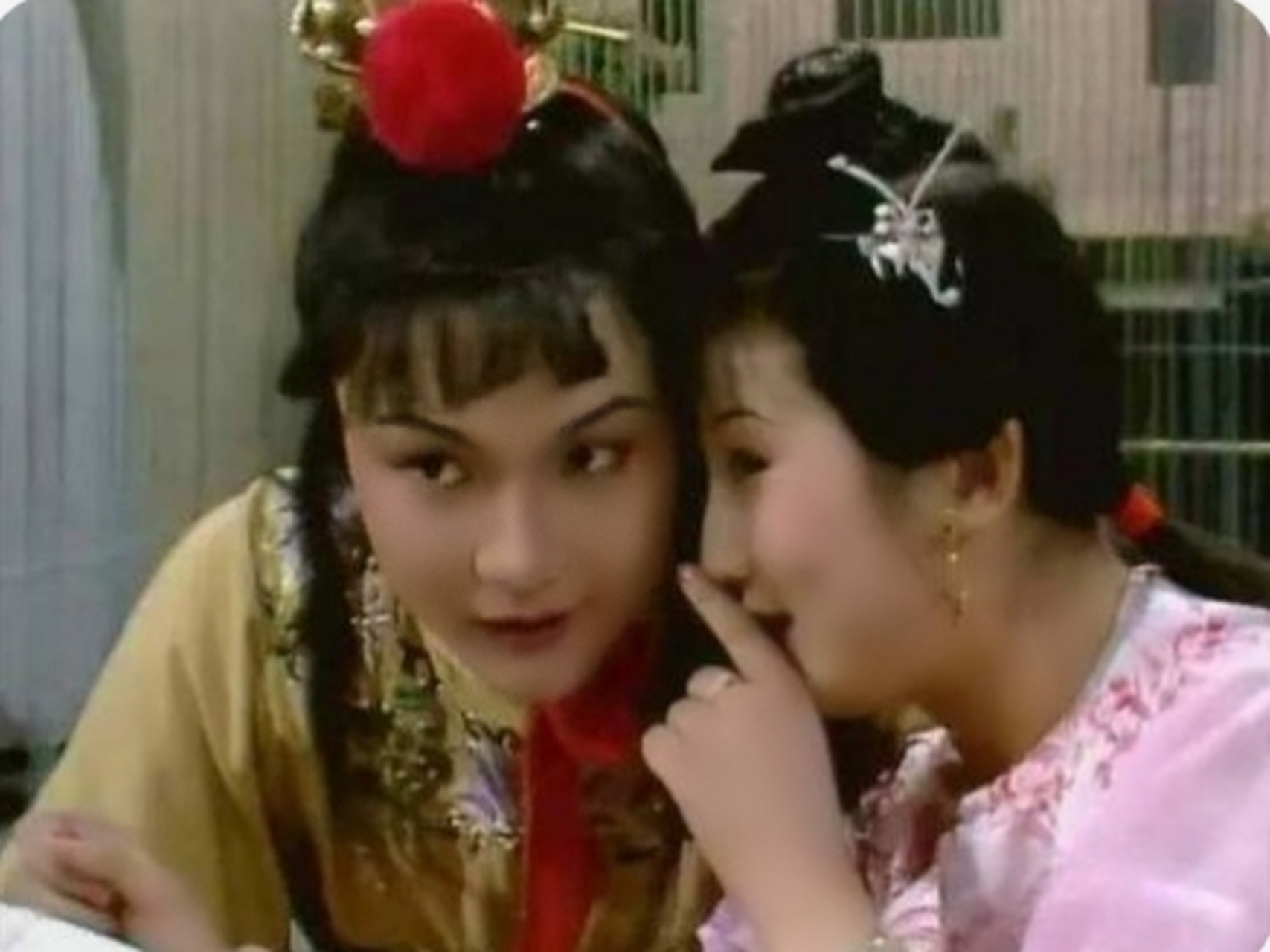 一个烈日炎炎的午后,贾宝玉闲来无事,去她母亲王夫人那儿闲逛.