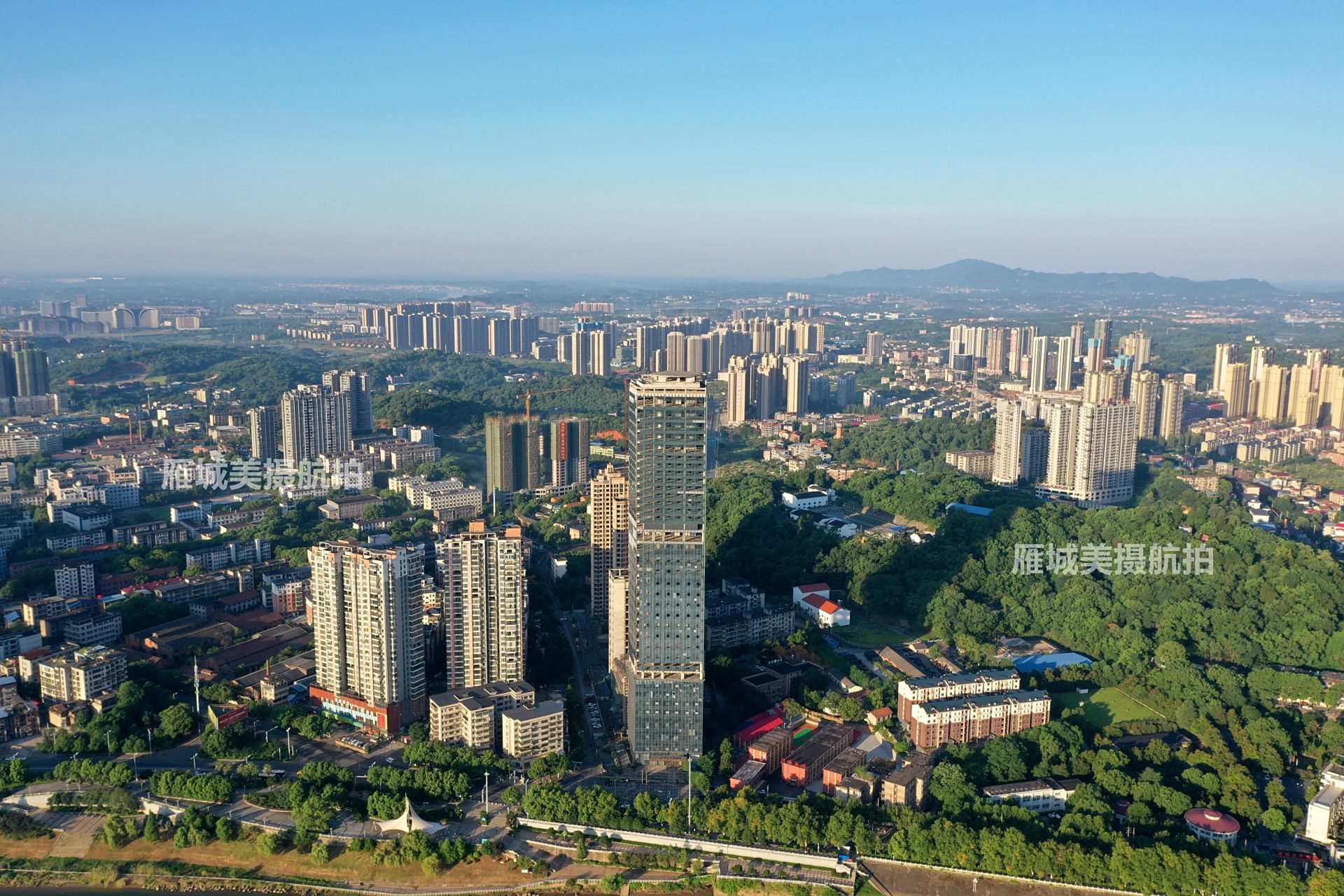 7月26日晨,航拍视角下的衡阳第一高楼,高188米的原富江一品,2013年开