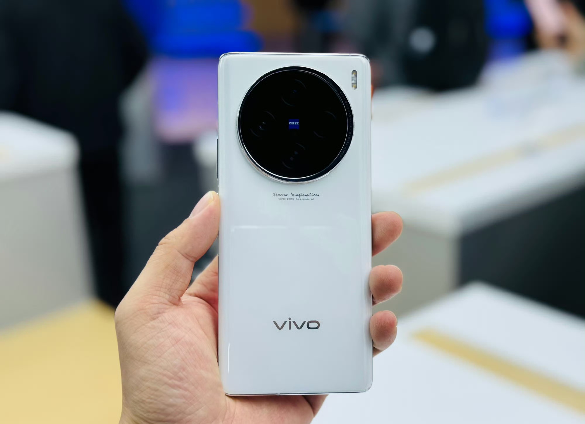 vivo x100系列外观体验评测:对称了但又没完全对称