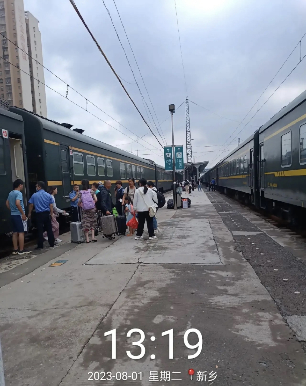 k474火车,把我们"扔在了半道……" 真的是怕什么来什么,在新乡站停滞