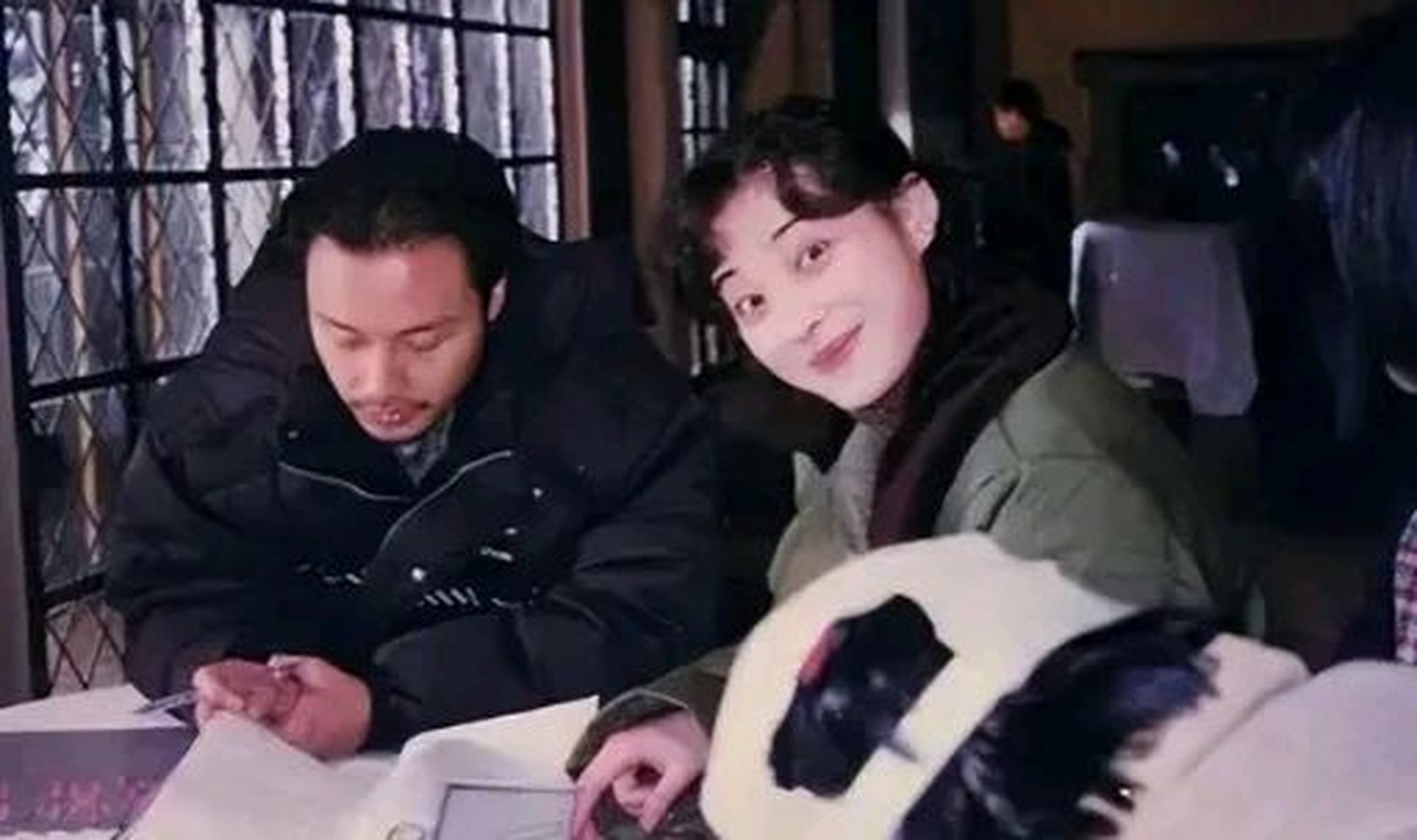 1997年的一个晚上,张国荣睡不着觉,于是就让梅婷到他的房间来一趟,那