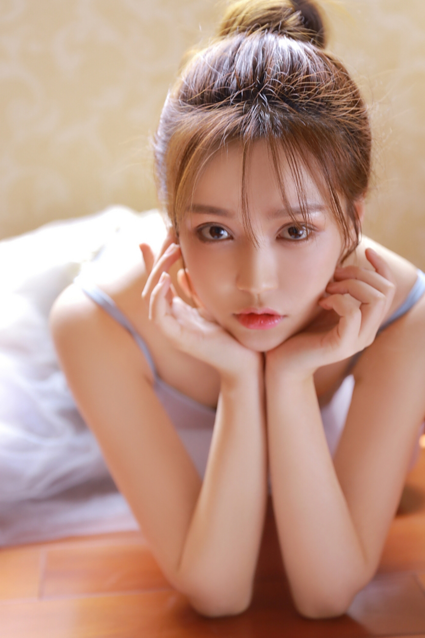 "天鹅颈"美女陈嘉敏