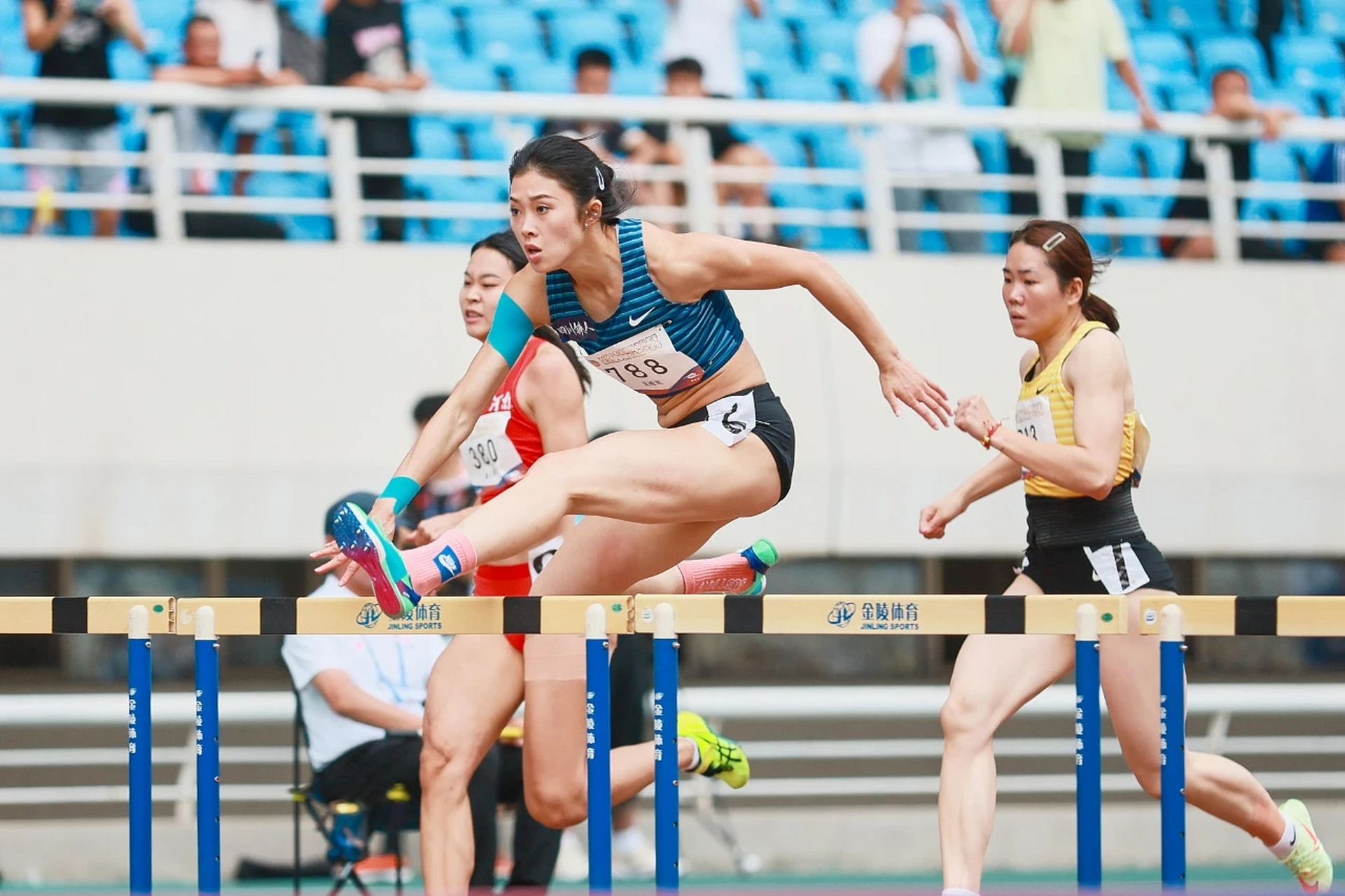 吳豔妮夢想成真】在全國田徑冠軍賽暨亞運選拔賽女子100米欄決賽中,吳